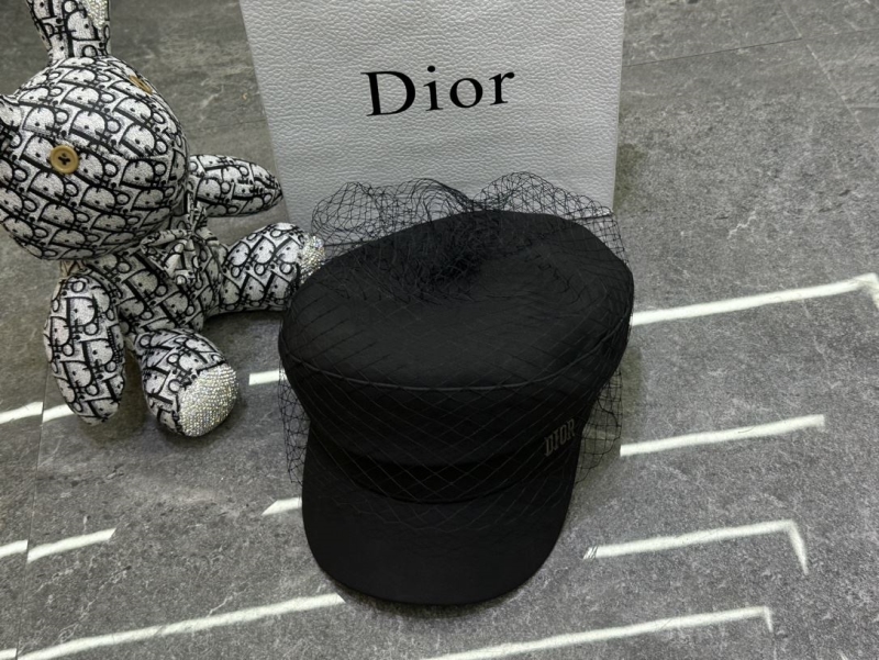 CHRISTIAN DIOR